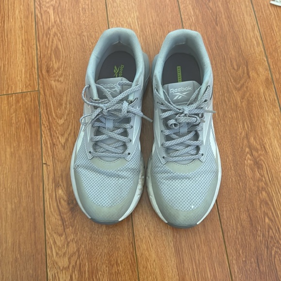 Gray Reebok sneakers - Picture 2 of 6